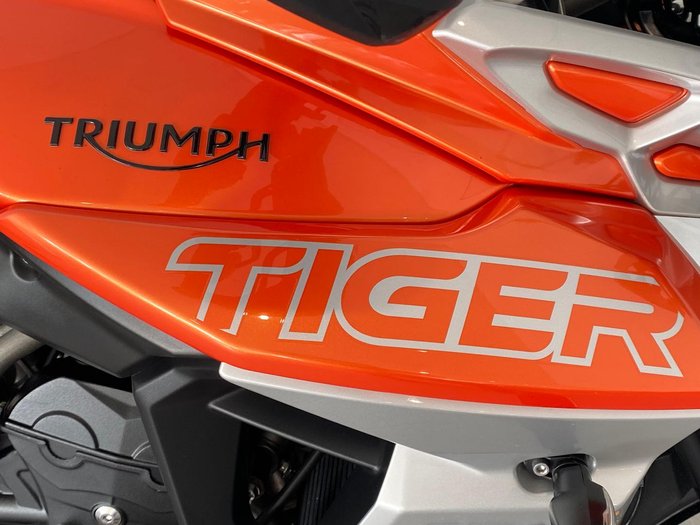 2019 Triumph Tiger 800 XCA Tiger Orange