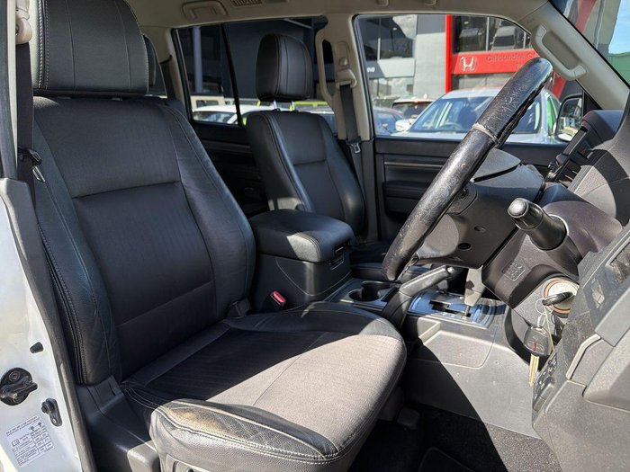 2014 Mitsubishi Pajero VR-X