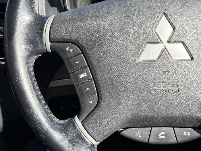 2014 Mitsubishi Pajero VR-X