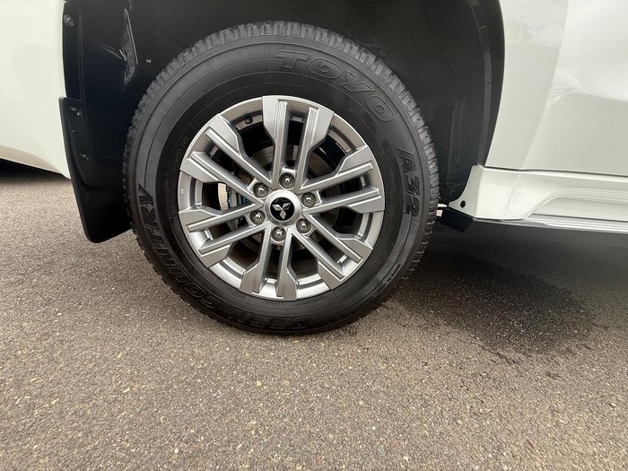 2023 Mitsubishi Pajero Sport GLX