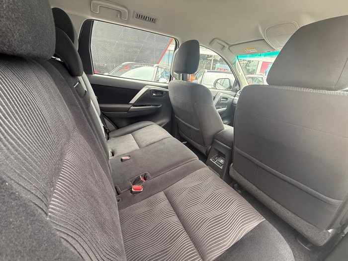 2023 Mitsubishi Pajero Sport GLX