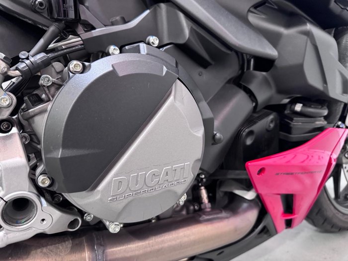 2023 Ducati Streetfighter V2 Streetfighter Red