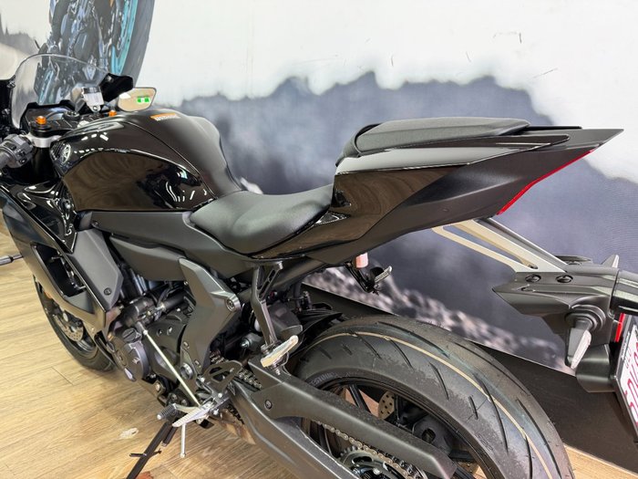 2025 Yamaha YZF-R7LA GREY