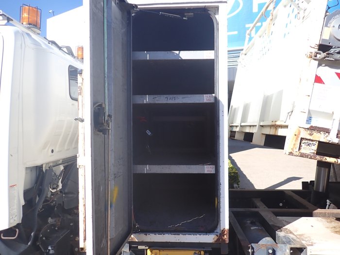 2016 HINO 300 917