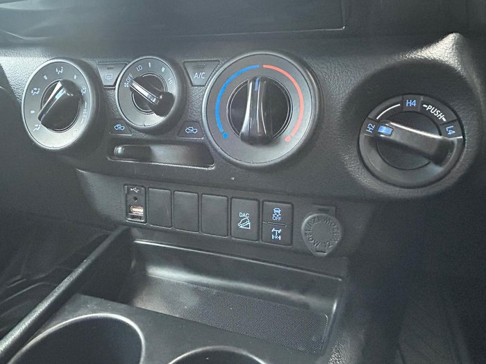 2021 Toyota Hilux SR