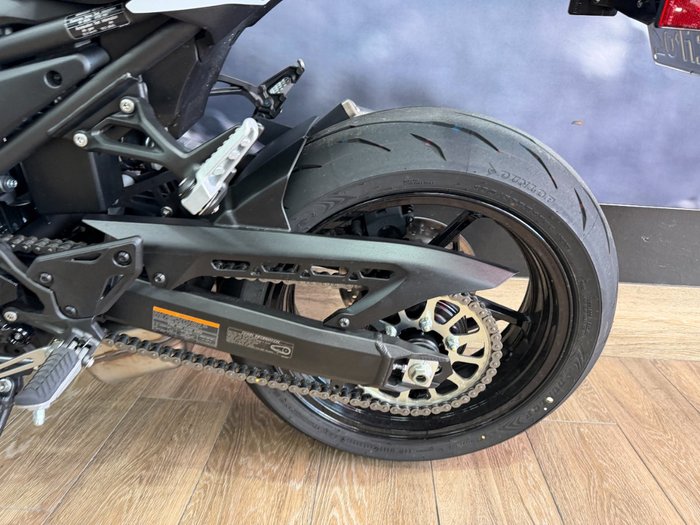 2026 Kawasaki Z900 (ZR900) WHITE
