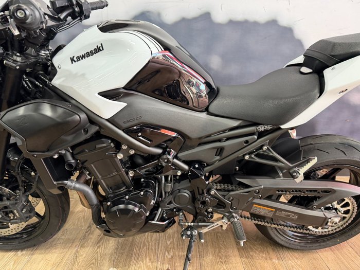 2026 Kawasaki Z900 (ZR900) WHITE