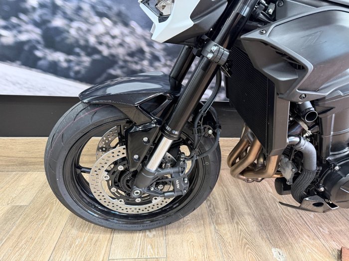 2026 Kawasaki Z900 (ZR900) WHITE