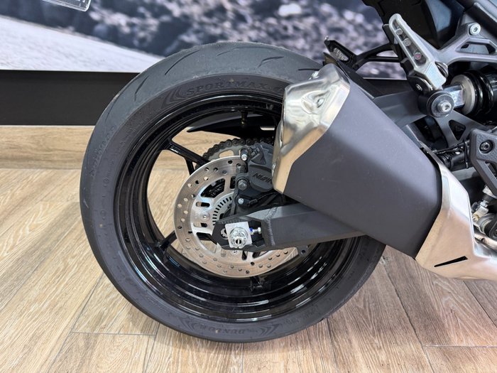 2026 Kawasaki Z900 (ZR900) WHITE
