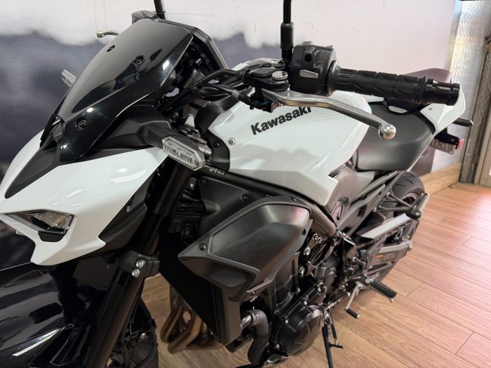 2026 Kawasaki Z900 (ZR900) WHITE