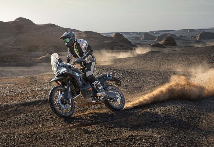 2025 CFMOTO 1000MT-X Aerolite Grey, Tactical Green