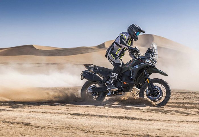 2025 CFMOTO 1000MT-X Aerolite Grey, Tactical Green