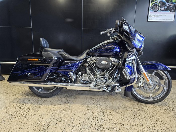 Harley-Davidson CVO Street Glide 110 (FLHXSE) CVO