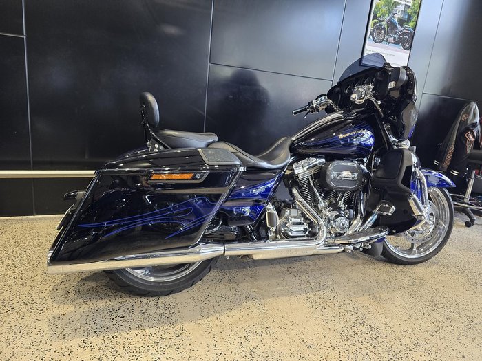 2016 Harley-Davidson CVO Street Glide 110 (FLHXSE)