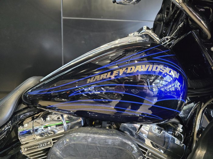 2016 Harley-Davidson CVO Street Glide 110 (FLHXSE)