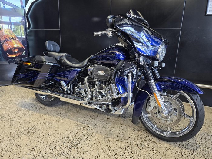 2016 Harley-Davidson CVO Street Glide 110 (FLHXSE)