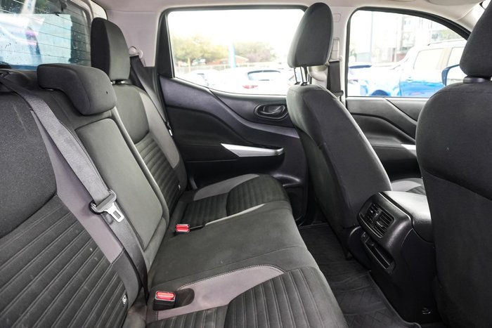 2022 Nissan Navara SL
