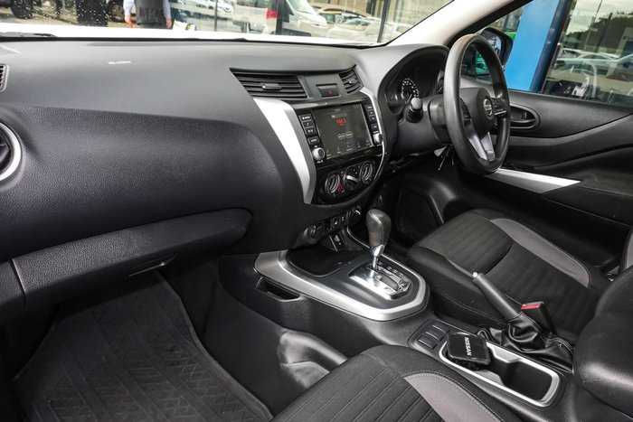 2022 Nissan Navara SL