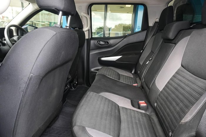 2022 Nissan Navara SL