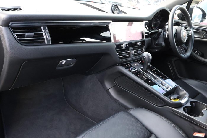 2022 Porsche Macan