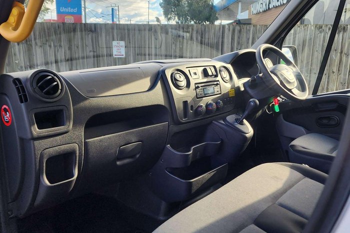 2018 Renault Master X62 Glacier White