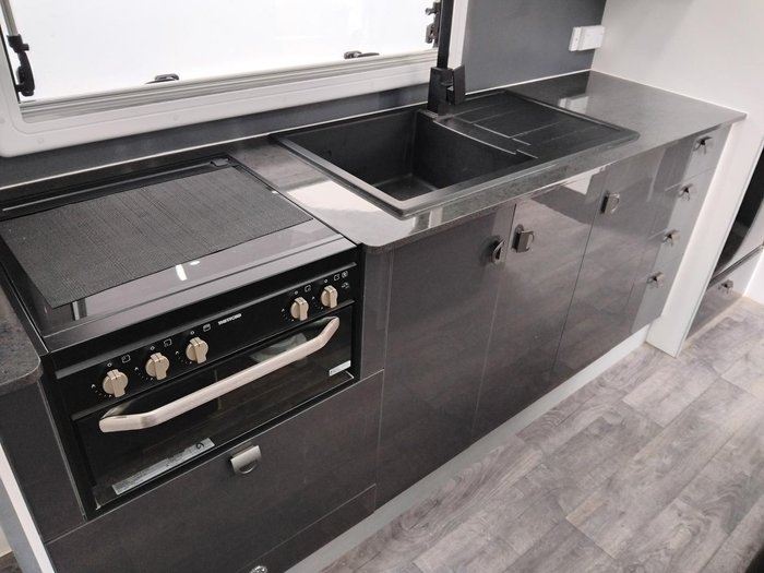 2021 New Age Caravans Manta Ray Mr19ers2 Couples Caravan