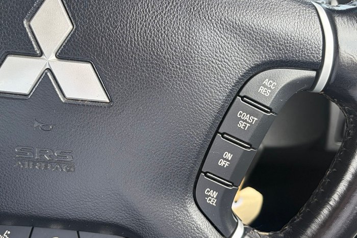 2016 Mitsubishi Pajero GLX