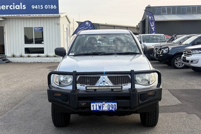 2013 Mitsubishi Triton GL-R