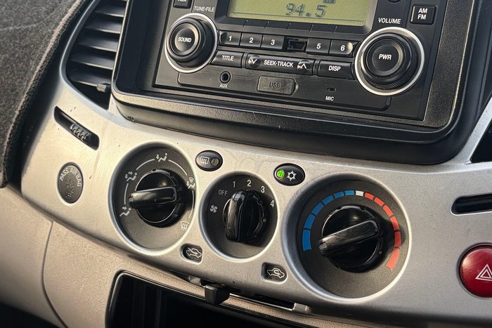 2013 Mitsubishi Triton GL-R