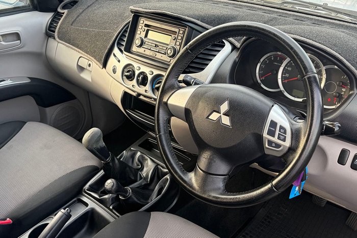 2013 Mitsubishi Triton GL-R