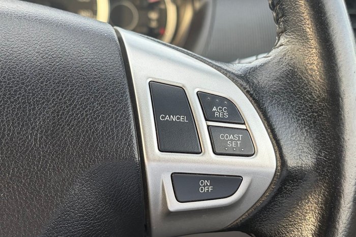2013 Mitsubishi Triton GL-R