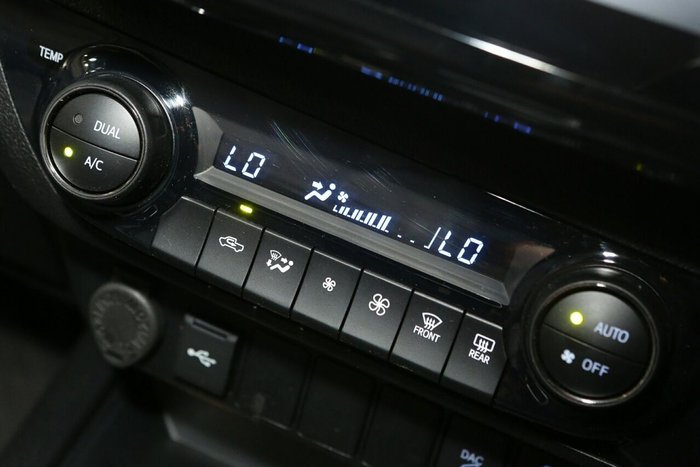 2024 Toyota Hilux SR5