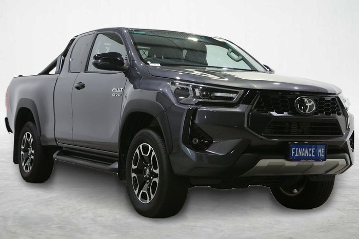 2024 Toyota Hilux SR5