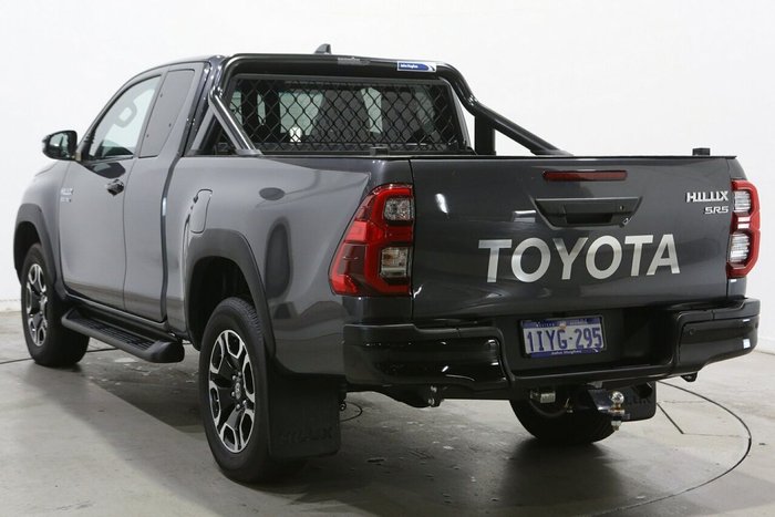 2024 Toyota Hilux SR5