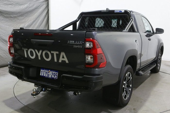 2024 Toyota Hilux SR5