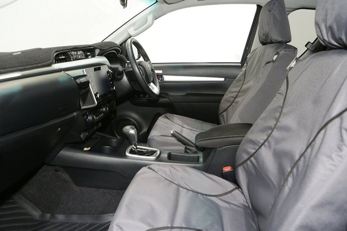 2024 Toyota Hilux SR5