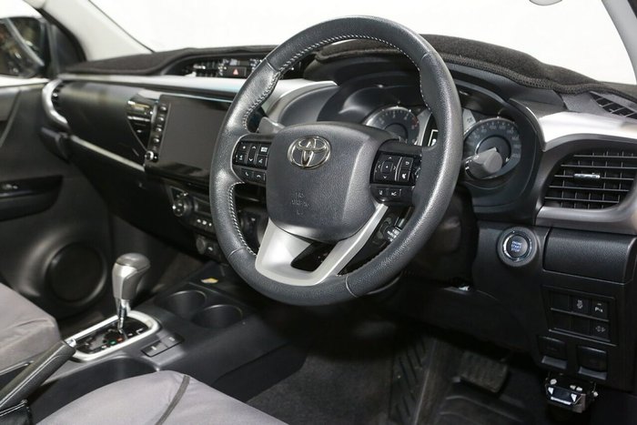 2024 Toyota Hilux SR5