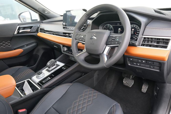 2025 Mitsubishi Outlander PHEV Exceed Tourer
