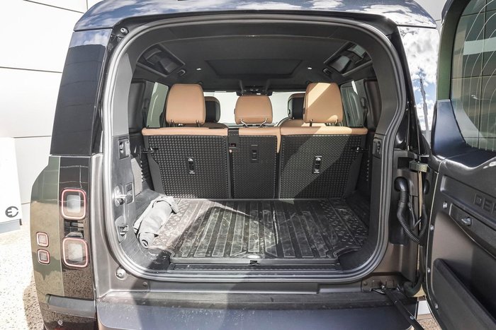 2025 Land Rover Defender 110 P425 X-Dynamic HSE