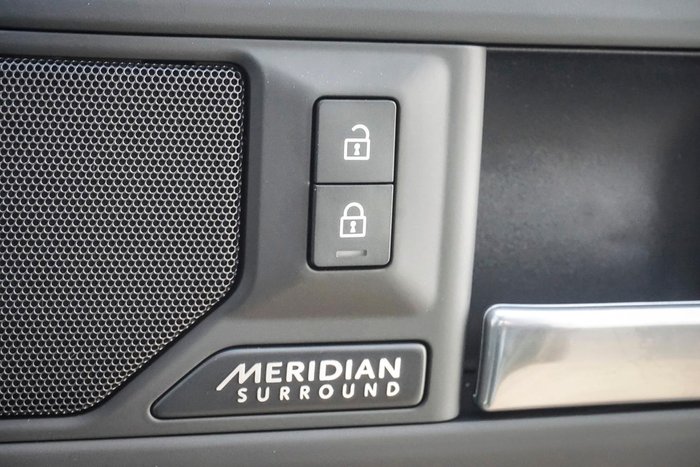 2025 Land Rover Defender 110 P425 X-Dynamic HSE