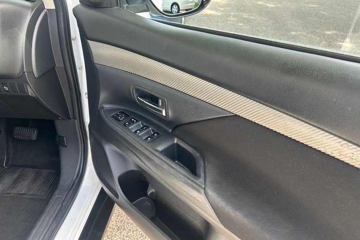 2016 Mitsubishi Outlander LS