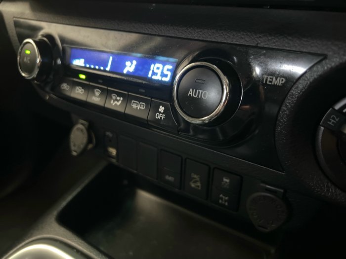 2021 Toyota Hilux SR5