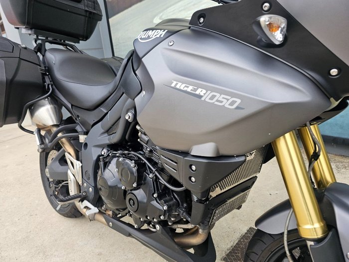 2012 Triumph TIGER 1050 SE (ABS) Black