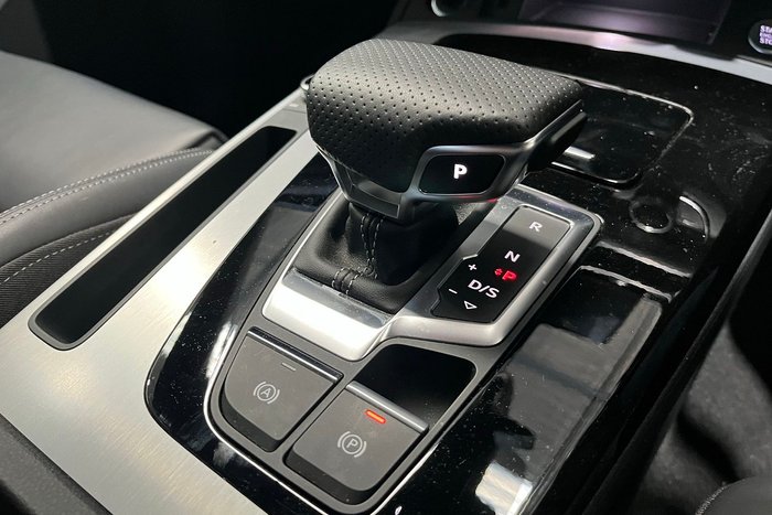 2024 Audi Q5 55 TFSI e S line