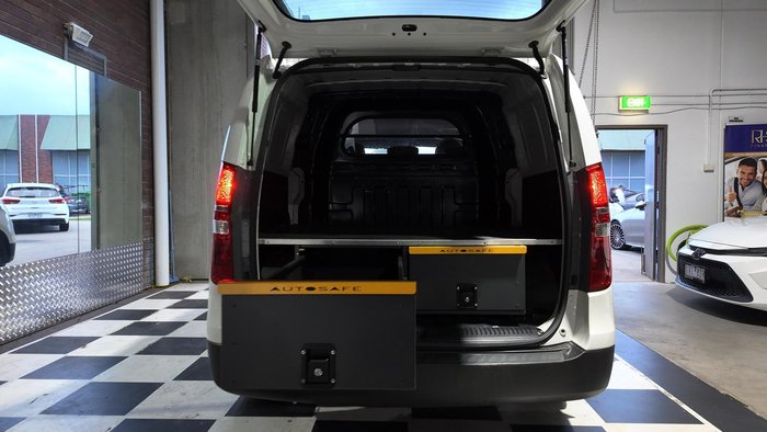 2020 Hyundai iLoad TQ4 MY21 Creamy White