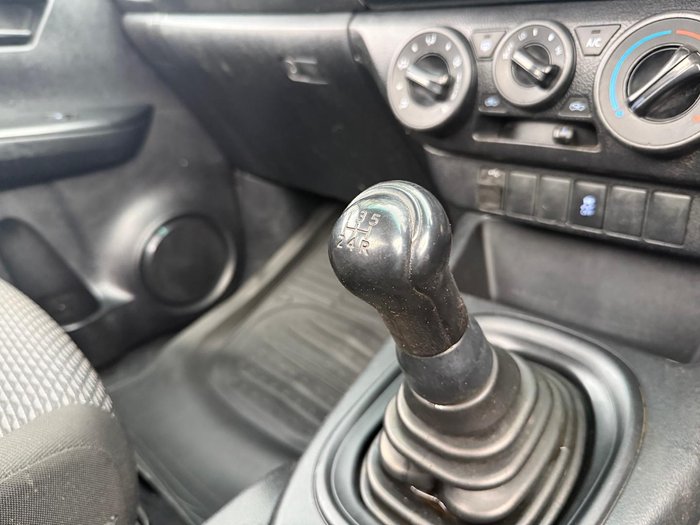 2015 Toyota Hilux Workmate TGN121R 4x2 Glacier White