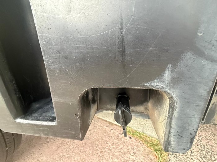 2015 Toyota Hilux Workmate TGN121R 4x2 Glacier White