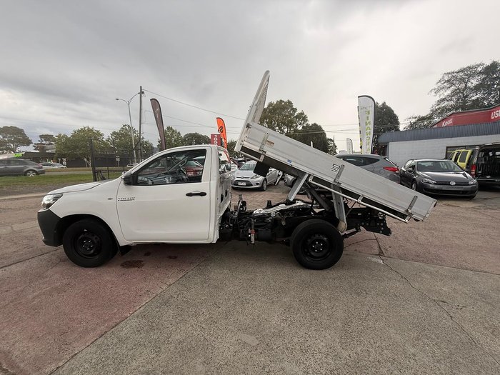 2015 Toyota Hilux Workmate TGN121R 4x2 Glacier White