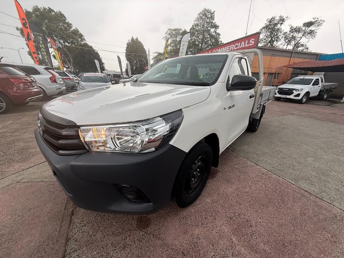 2015 Toyota Hilux Workmate TGN121R 4x2 Glacier White