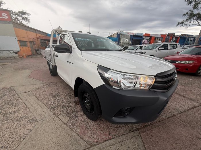 2015 Toyota Hilux Workmate TGN121R 4x2 Glacier White